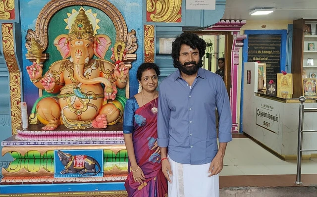நடிகர் சிவகார்த்திகேயன் மனைவியுடன் பழனி முருகன் கோவிலில் சாமி தரிசனம்